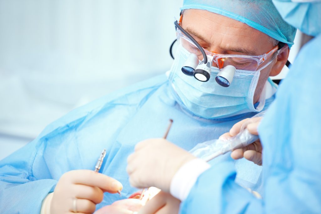 Compatibilidade com autopolimerizáveis e dual-cure
